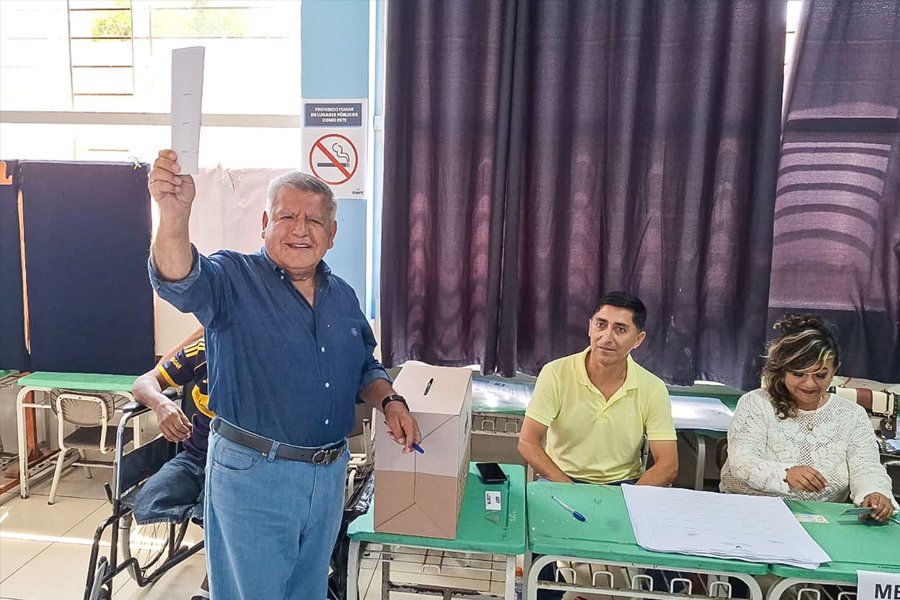Elecciones 2026: César Acuña emite su voto